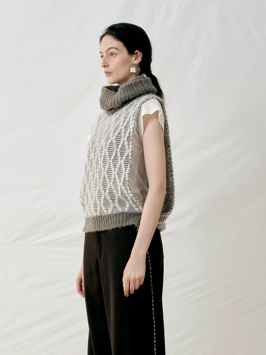 Diamond Pattern Turtleneck Vest