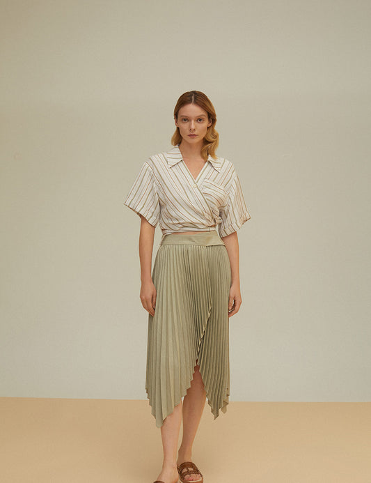 Irregular pleated skirt